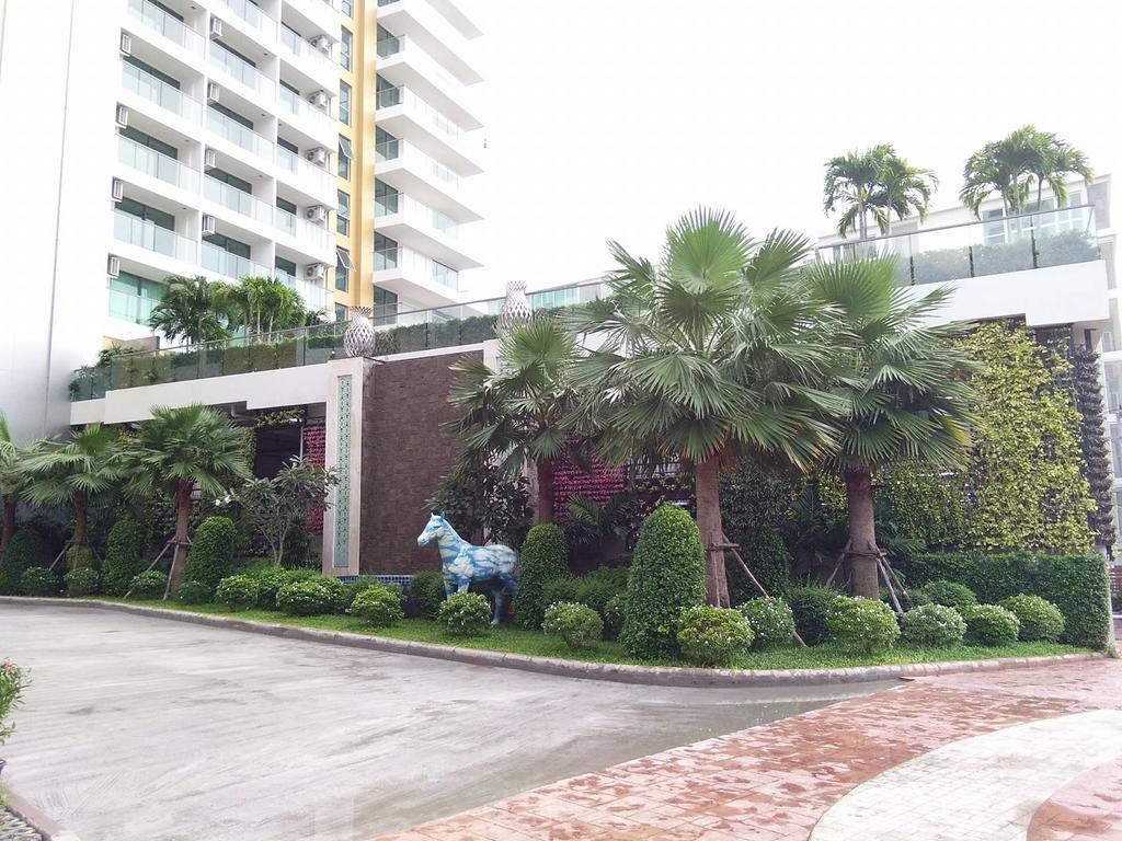 Peak Tower In Phatumnak Pattaya Extérieur photo