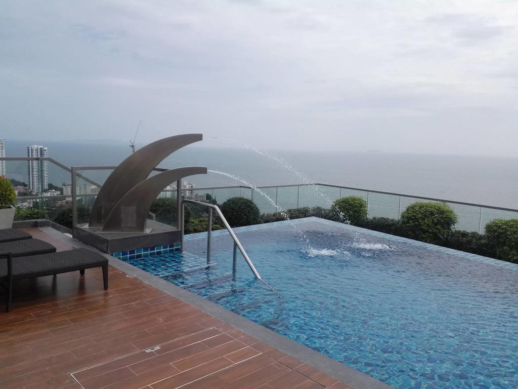 Peak Tower In Phatumnak Pattaya Extérieur photo