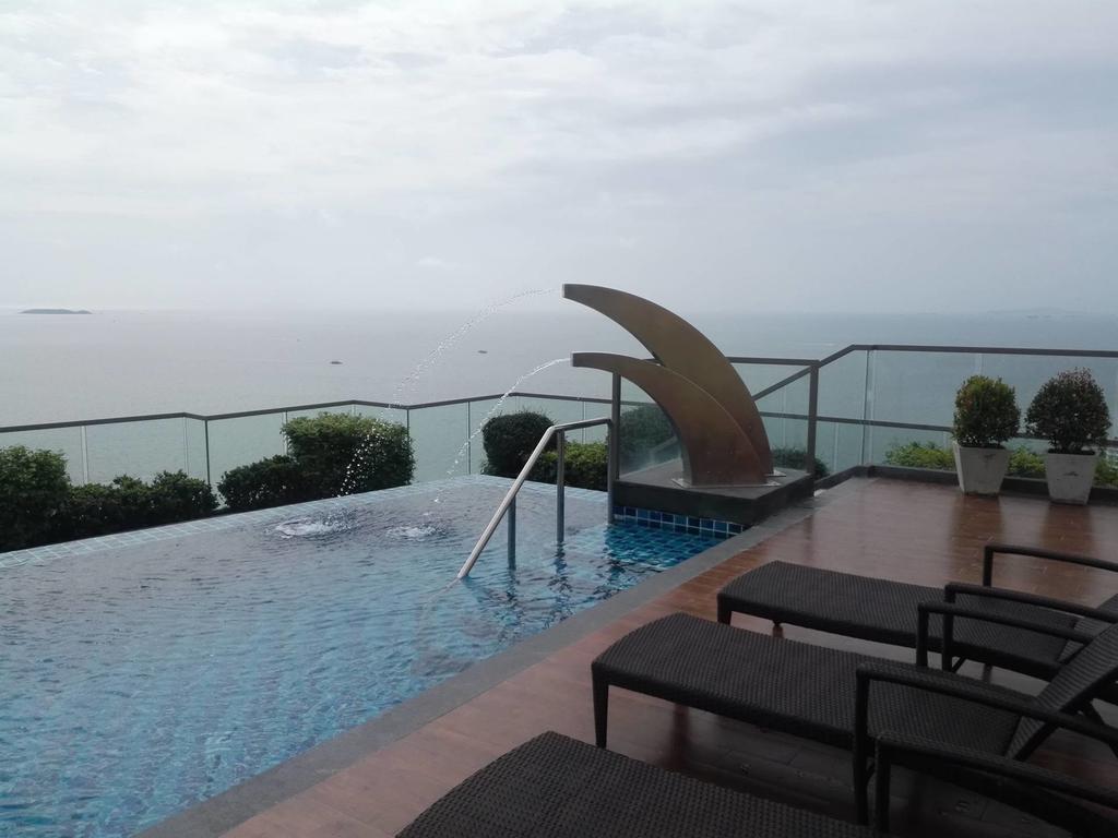 Peak Tower In Phatumnak Pattaya Extérieur photo