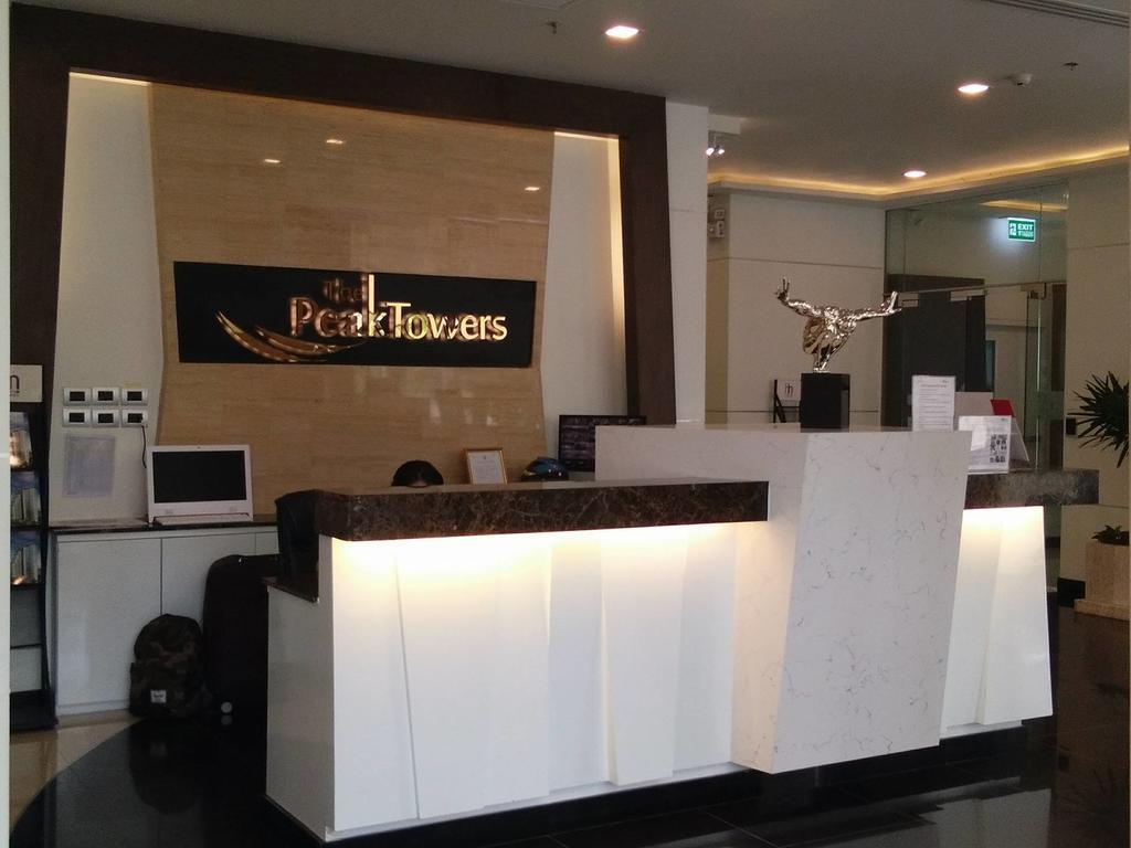 Peak Tower In Phatumnak Pattaya Extérieur photo