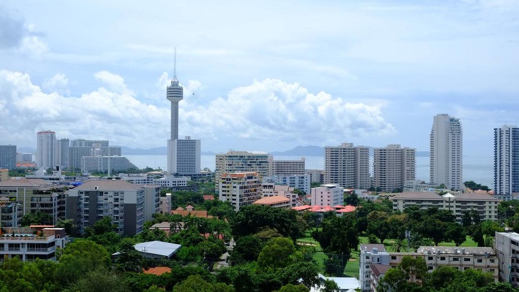 Peak Tower In Phatumnak Pattaya Extérieur photo
