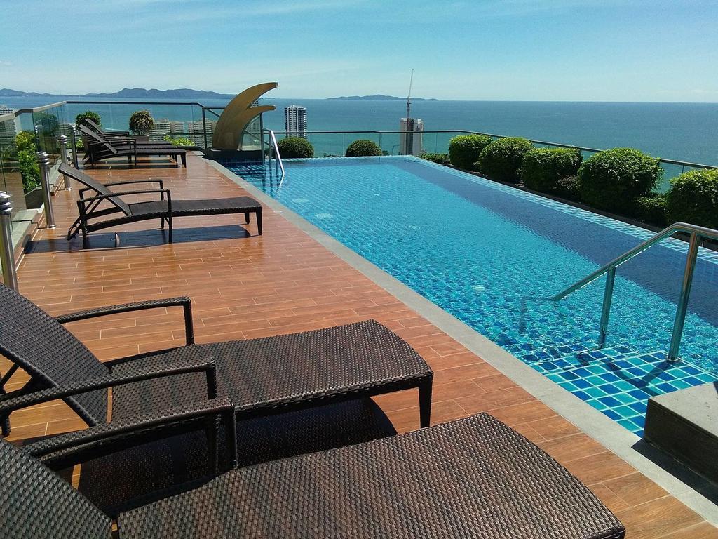 Peak Tower In Phatumnak Pattaya Extérieur photo
